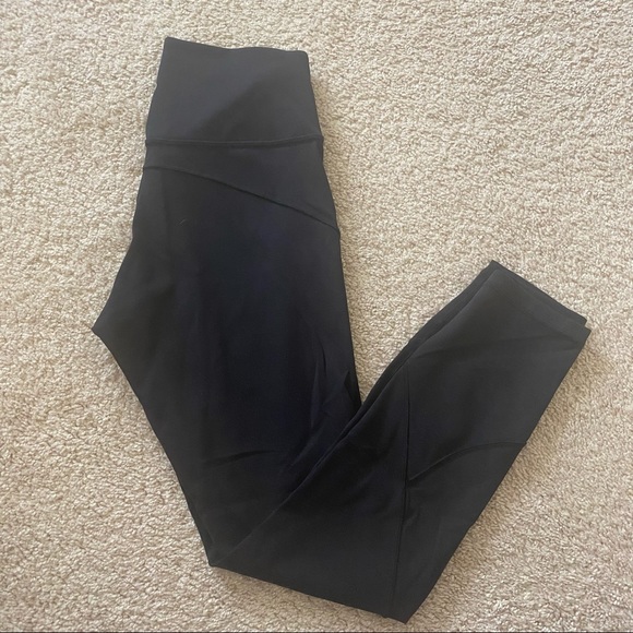 Lululemon in movement leggings 25’’ - Picture 2 of 3